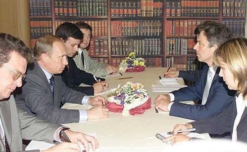 President Vladimir Putin meeting with British Prime Minister Tony Blair.