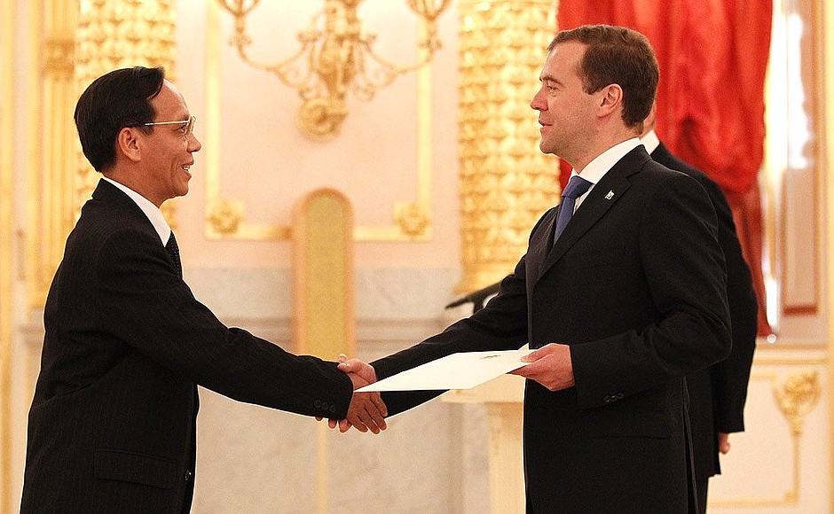Ambassador of the Socialist Republic of Vietnam Pham Xuan Son presents his letter of credence.