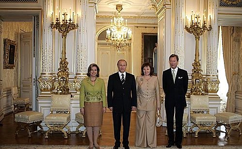 Joint photo session with Grand Duke Henri of Luxembourg and Grand Duchess Maria Theresa.