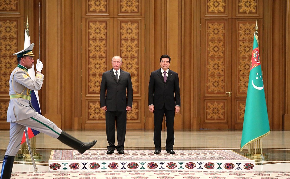 Официальная церемония встречи. С Президентом Туркменистана Гурбангулы Бердымухамедовым.