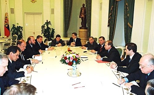 Встреча с лидерами депутатских фракций и групп Государственной Думы второго и третьего созывов.