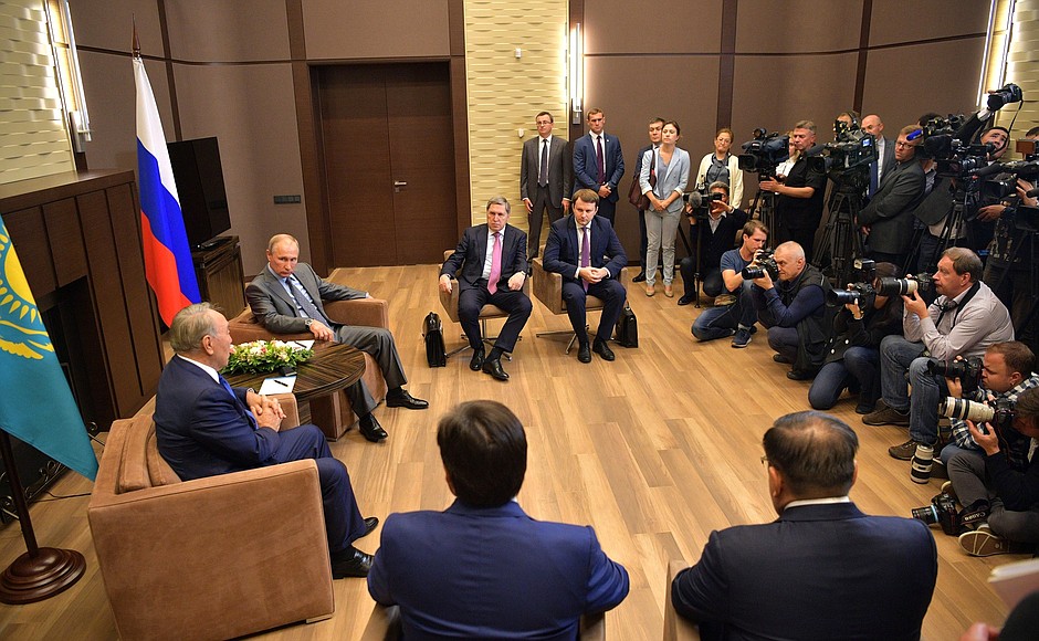 В ходе встречи с Президентом Казахстана Нурсултаном Назарбаевым.