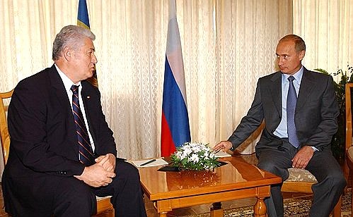President Putin with Moldova\'s President Vladimir Voronin.