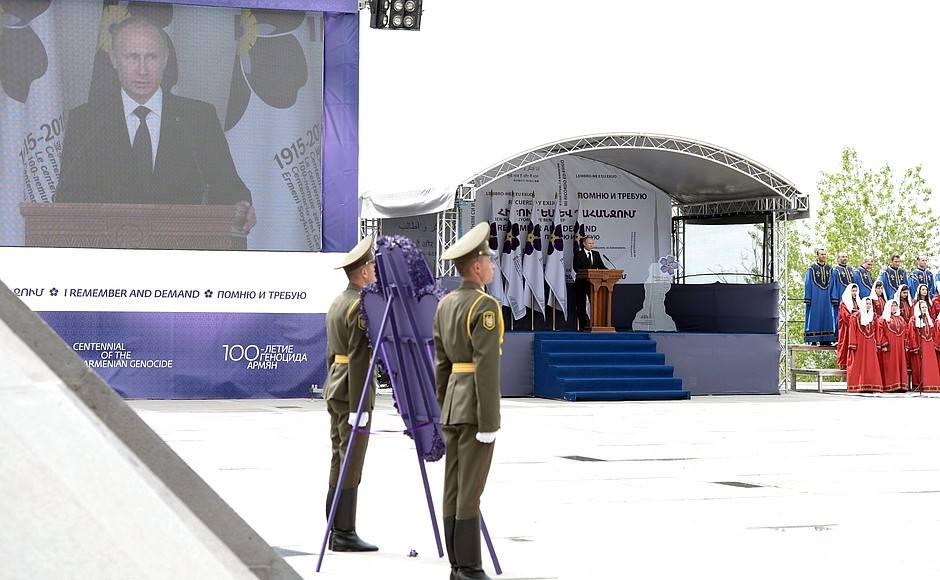 Выступление на церемонии поминовения жертв геноцида армян в мемориальном комплексе «Цицернакаберд».