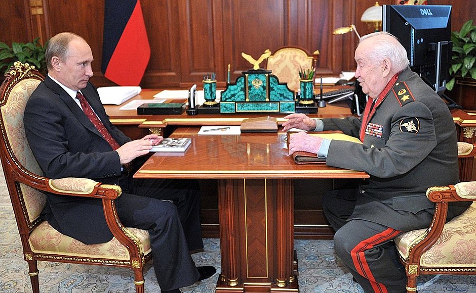 С генералом армии Махмутом Гареевым.
