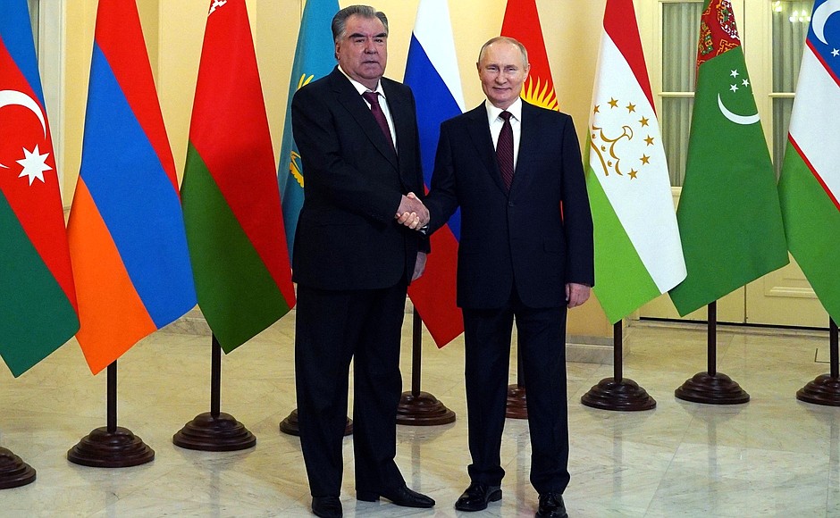 With President of Tajikistan Emomali Rahmon before the informal meeting of the CIS heads of state.