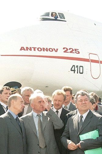 President Vladimir Putin inspecting an AN-225 “Mriya” jumbo jet at the 5th Moscow aerospace show MAKS 2001.