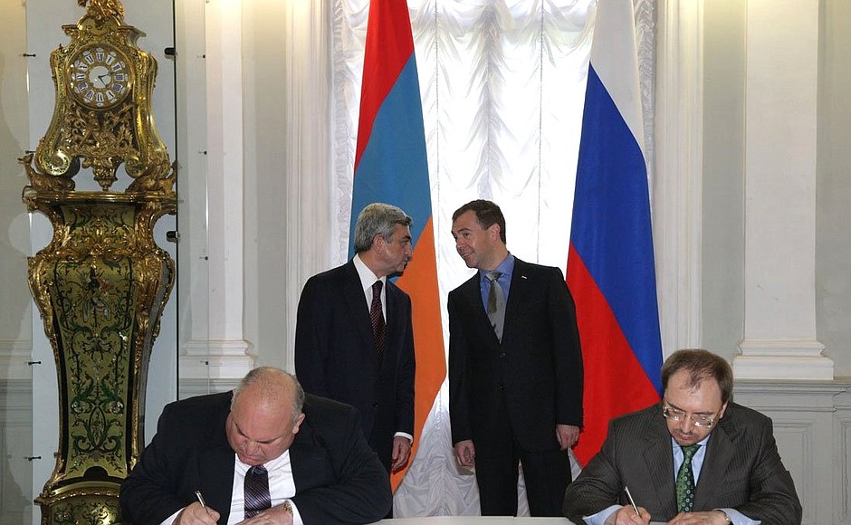 The ceremony of signing a Cooperation Programme between St Petersburg State University and Yerevan State University. With President of Armenia Serzh Sargsyan.