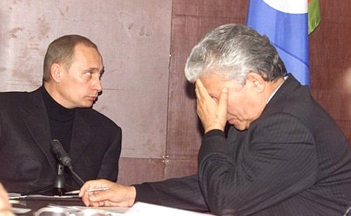 Vladimir Putin and Mikhail Nikolayev, President of the Republic of Sakha (Yakutia), at a conference on measures to be taken to overcome the consequences of the flood in Yakutia.