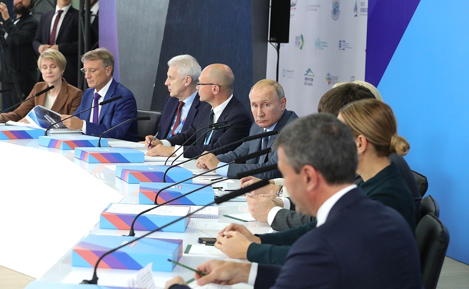 На заседании наблюдательного совета автономной некоммерческой организации «Россия – страна возможностей».