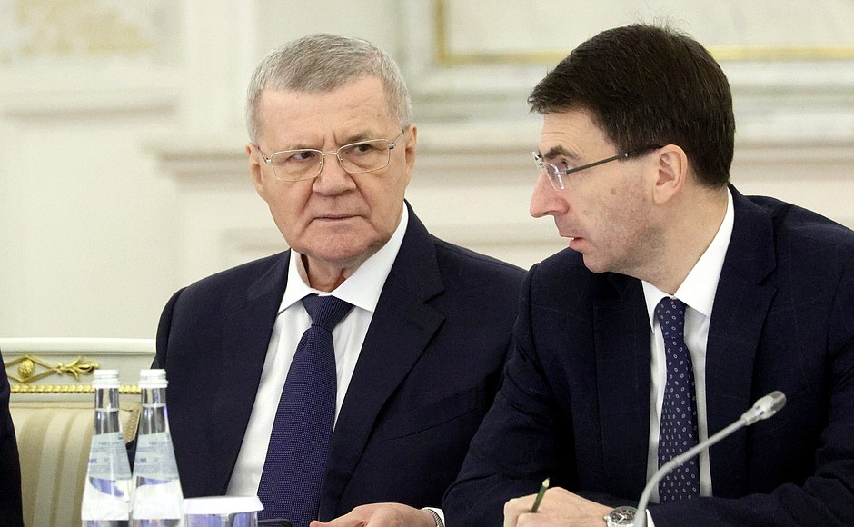 Presidential Plenipotentiary Envoy to the North Caucasus Federal District Yury Chaika, left, and Presidential Plenipotentiary Envoy to the Central Federal District Igor Shchegolev before the State Council meeting.