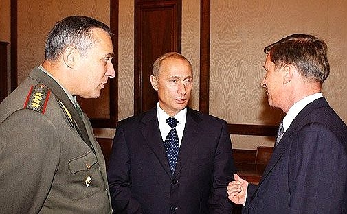 President Putin with Chief of the General Staff Anatoly Kvashnin and Defence Minister Sergei Ivanov before meeting with top officers of the Russian Armed Forces.