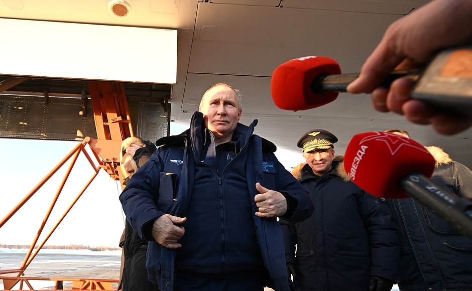 After flying a Tu-160M missile carrier, Vladimir Putin shared his impressions of the updated aircraft with journalists.