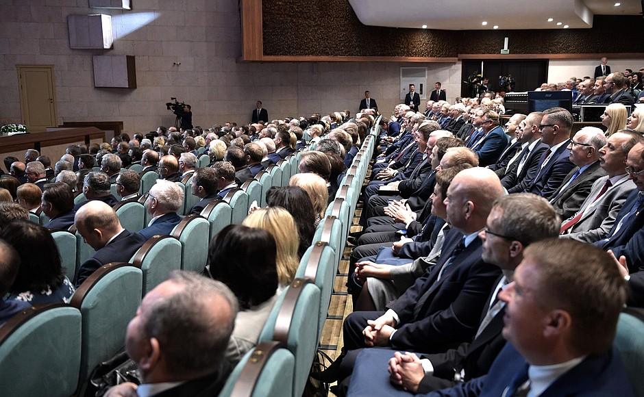 На пленарном заседании Пятого форума регионов России и Белоруссии.