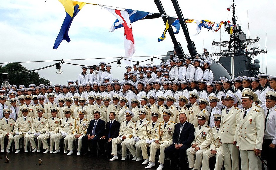 With the crew of the Baltic Fleet’s flagship destroyer Nastoichivy.