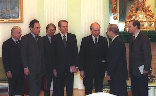 Встреча с министром иностранных дел Италии Ламберто Дини (третий справа).