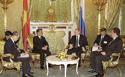 Meeting with Vietnamese President Tran Duc Luong.