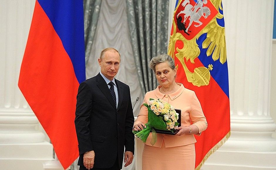 Presenting state decorations to prominent figures in culture and the arts. Honorary title of Honoured Cultural Worker of the Russian Federation is conferred to Kaliningrad Art History Museum worker Maria Popova.