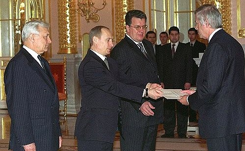 Владимир Путин принял верительную грамоту от посла Новой Зеландии в России Стюарта Уильяма Прайора.