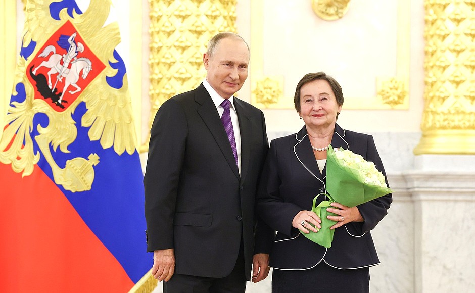 Ceremony to mark the 100th anniversary of the State Sanitary and Epidemiological Service. Lidia Kaftyreva, laboratory head and leading researcher at the St Petersburg Pasteur Institute of Epidemiology and Microbiology, awarded the Order of Pirogov.