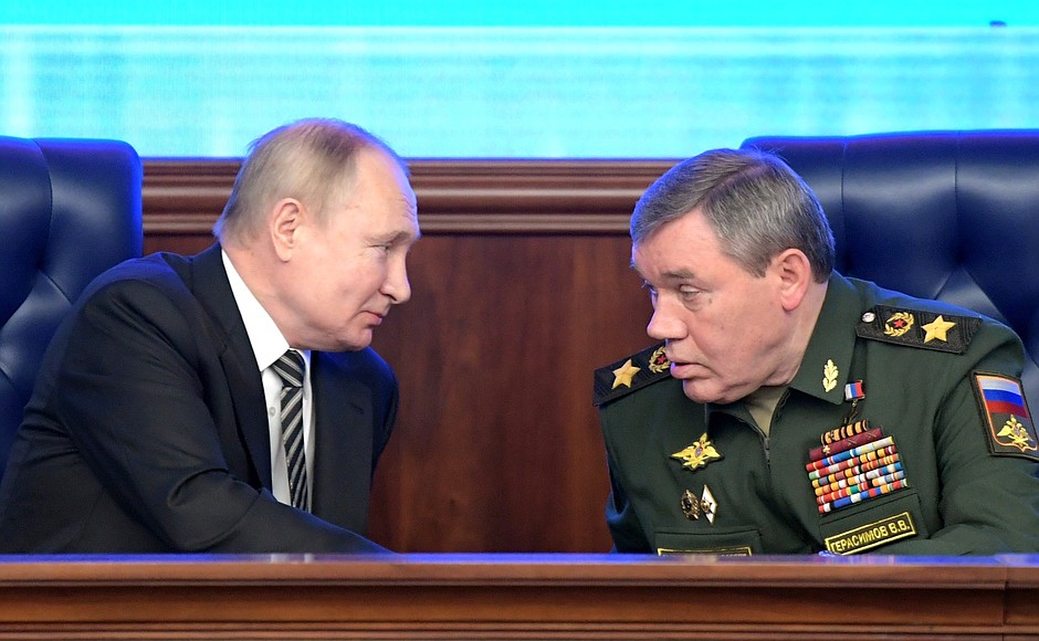 С начальником Генерального штаба Вооружённых Сил Валерием Герасимовым на расширенном заседании коллегии Министерства обороны.