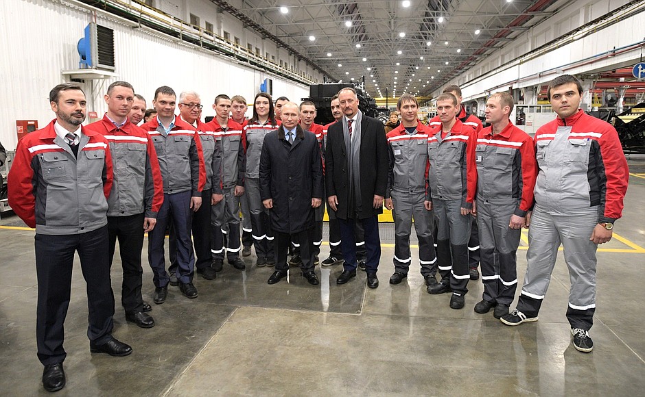 With workers at Rostselmash.