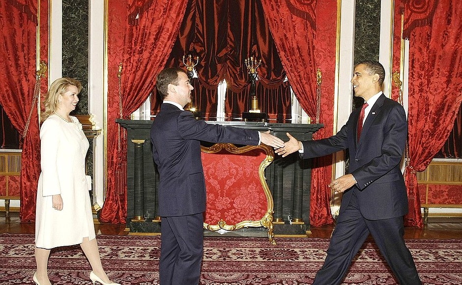 Дмитрий и Светлана Медведевы во время встречи с Президентом США Бараком Обамой.