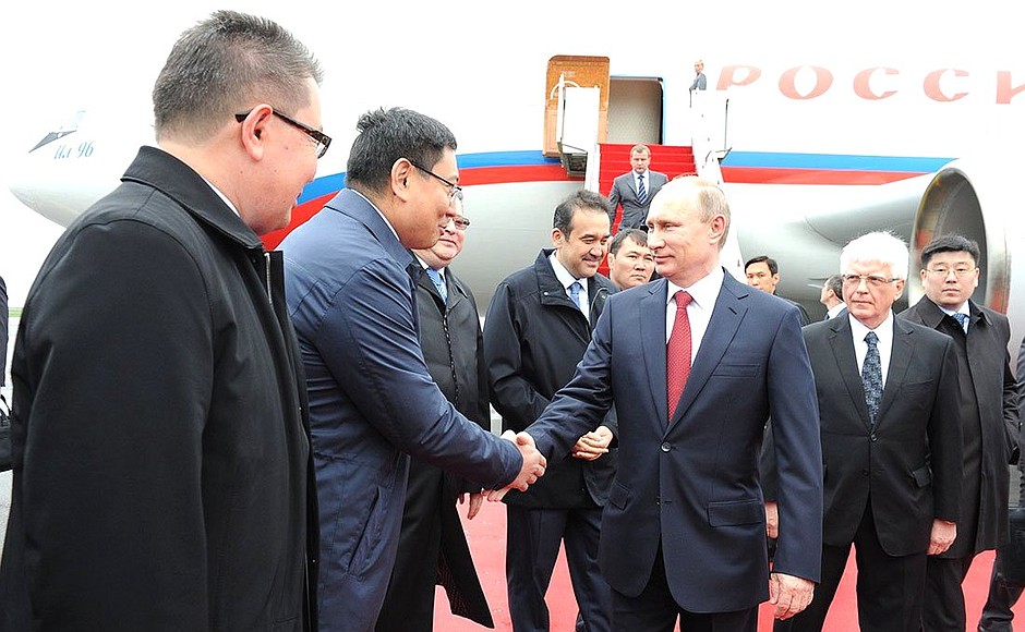 Vladimir Putin arrived in Astana to attend a Supreme Eurasian Economic Council meeting.