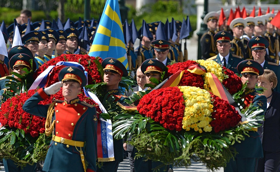 During a wreath-laying ceremony at the Tomb of the Unknown Soldier in the Alexander Garden. With Federal Chancellor of Germany Angela Merkel.