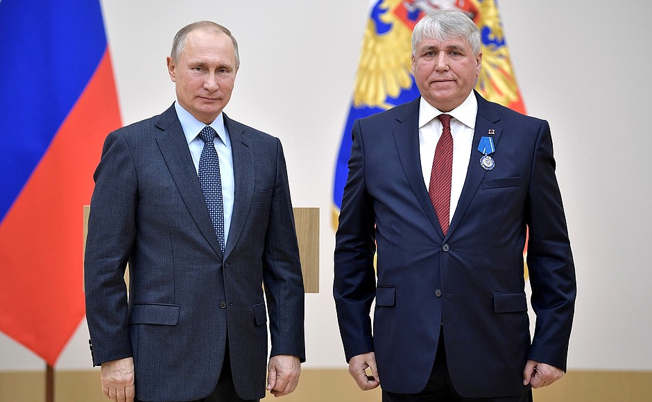 At the presentation of state awards to Rostec personnel. Rostec Chief Compliance Inspector Alexander Ryabenko was awarded the Order of Honour.