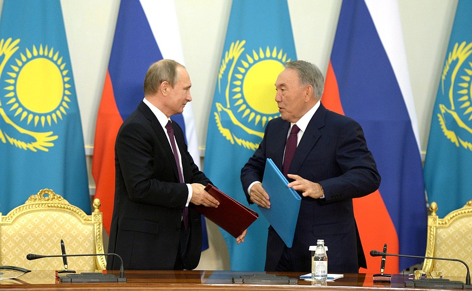 Signing of documents. With President of Kazakhstan Nursultan Nazarbayev.