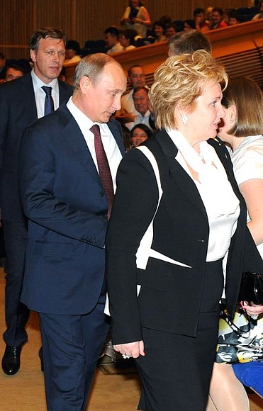Владимир и Людмила Путины посетили балет «Эсмеральда» в Государственном Кремлёвском дворце.