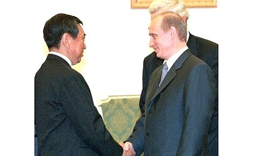 President Vladimir Putin and Japanese Foreign Minister Yohei Kono.