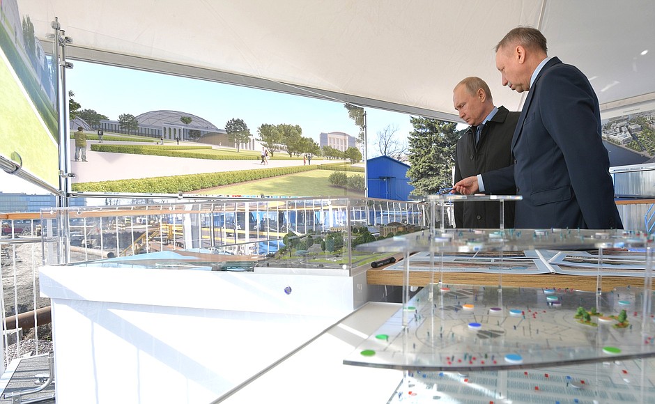 St Petersburg Acting Governor Alexander Beglov presented to Vladimir Putin the plans for a park zone along the Malaya Neva embankment and Dobrolyubova Prospekt in the historic centre of St Petersburg.
