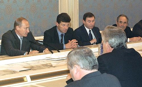 A meeting of the Presidential Commission to prepare proposals on the delimitation of jurisdictions and powers between the federal, regional and local government bodies in the Russian Federation.