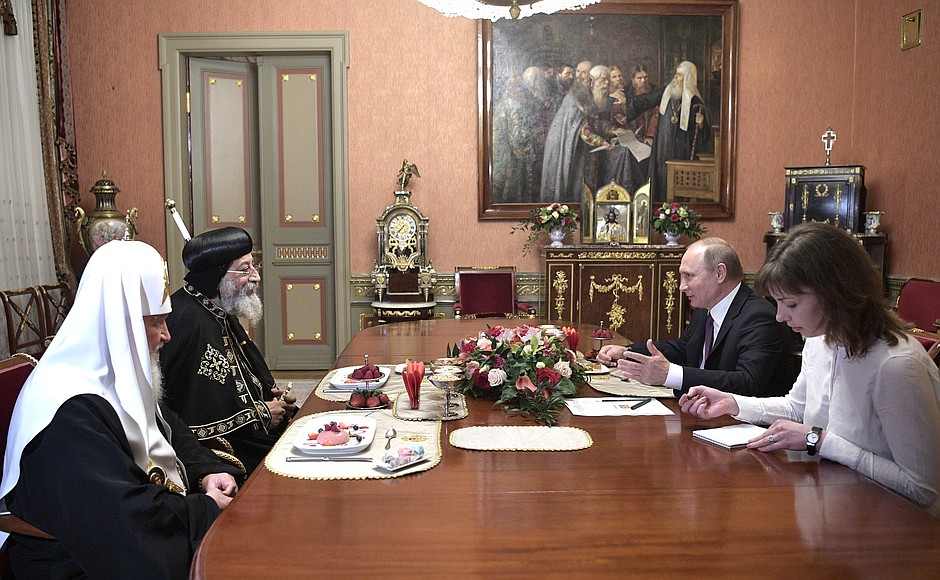 С главой Коптской церкви Патриархом Тавадросом II и Патриархом Московским и всея Руси Кириллом.