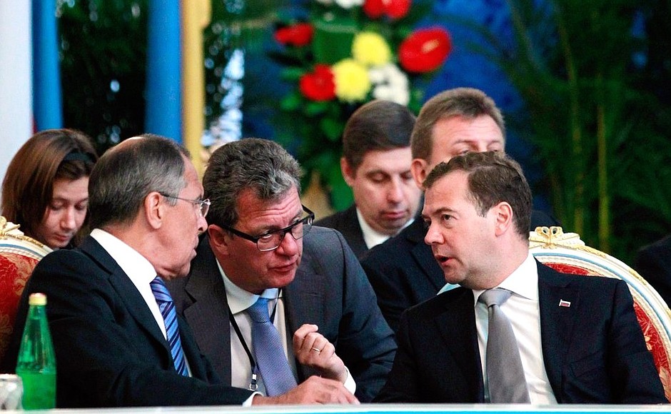 During the CIS Summit. Expanded session. With Presidential Aide Sergei Prikhodko (center) and Foreign Affairs Minister Sergei Lavrov.
