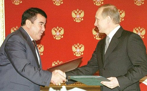 President Putin with President Saparmurat Niyazov of Turkmenistan during a ceremony of signing Russian-Turkmen agreements.