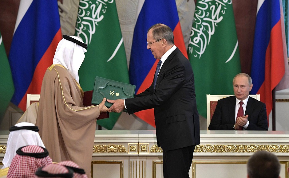 Министр иностранных дел Сергей Лавров на церемонии подписания документов по итогам российско-саудовских переговоров.