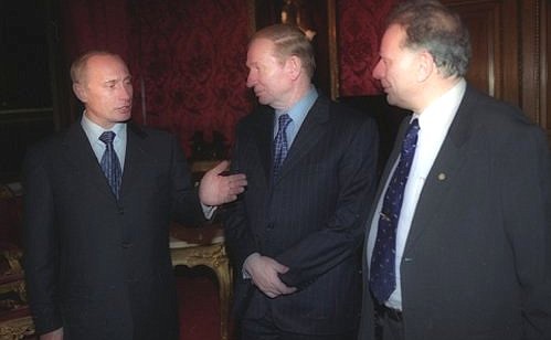 PETERSBURG. President Putin with Ukrainian President Leonid Kuchma and Zhores Alfyorov, winner of the Nobel Prize in Physics.
