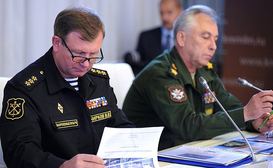 Before the meeting on developing civilian shipbuilding. Russian Navy's Commander-in-Chief Viktor Chirkov (left) and First Deputy Defence Minister Arkady Bakhin.