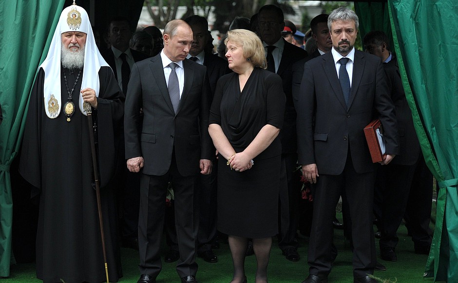 Funeral of Yevgeny Primakov. With Patriarch Kirill of Moscow and All Russia and Yevgeny Primakov’s widow and grandson.