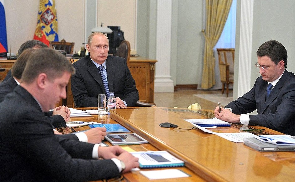 Владимир Путин наблюдал в режиме видеоконференции за церемонией запуска первой очереди Богучанской ГЭС в Красноярском крае в техническую эксплуатацию.