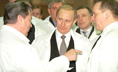 Visiting the Khrunichev State Research and Production Space Centre. President Putin with Director-General of the Khrunichev Centre Alexander Medvedev (right) and presidential aide Yevgeny Shaposhnikov in one of the centre\'s workshops.