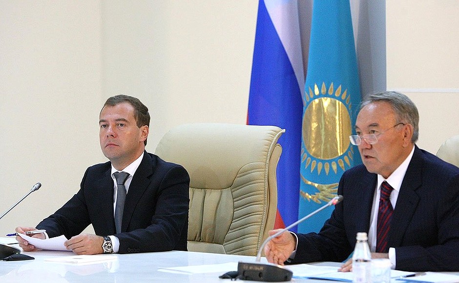 С Президентом Казахстана Нурсултаном Назарбаевым на заседании Форума межрегионального сотрудничества России и Казахстана.