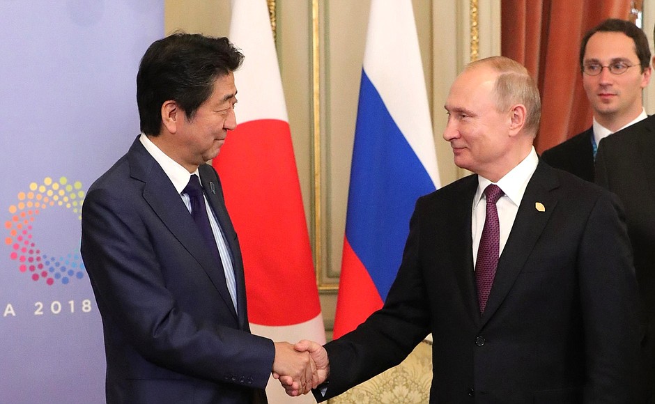 С Премьер-министром Японии Синдзо Абэ.