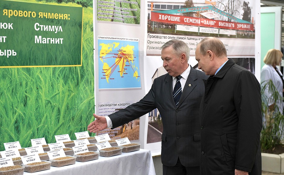 С директором Национального центра зерна имени П.П.Лукьяненко Александром Романенко.