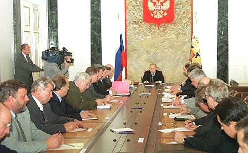 President Putin meeting with CEOs of the Russian aircraft industry.