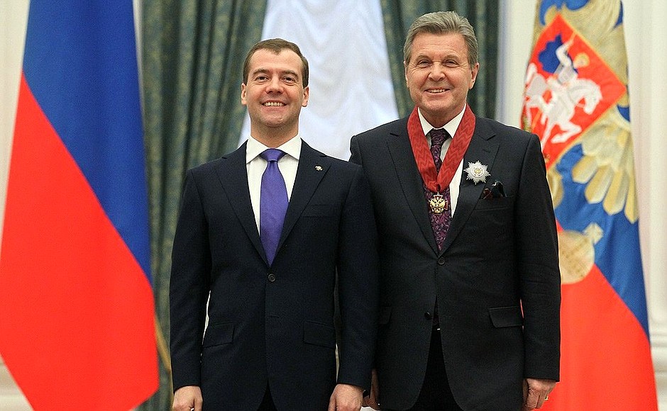 Ceremony for presenting state decorations. Lev Leshchenko, artistic director of the Muzykalnoye Agentstvo (Music Agency) stage performance theatre, received the Order for Services to the Fatherland, II degree.
