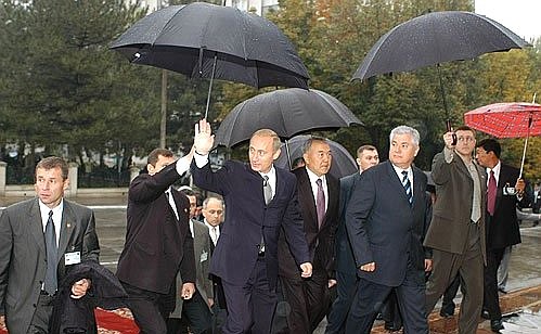 President Vladimir Putin with Kazakh President Nursultan Nazarbayev and Moldovan President Vladimir Voronin before a meeting of the Council of CIS Heads of State.